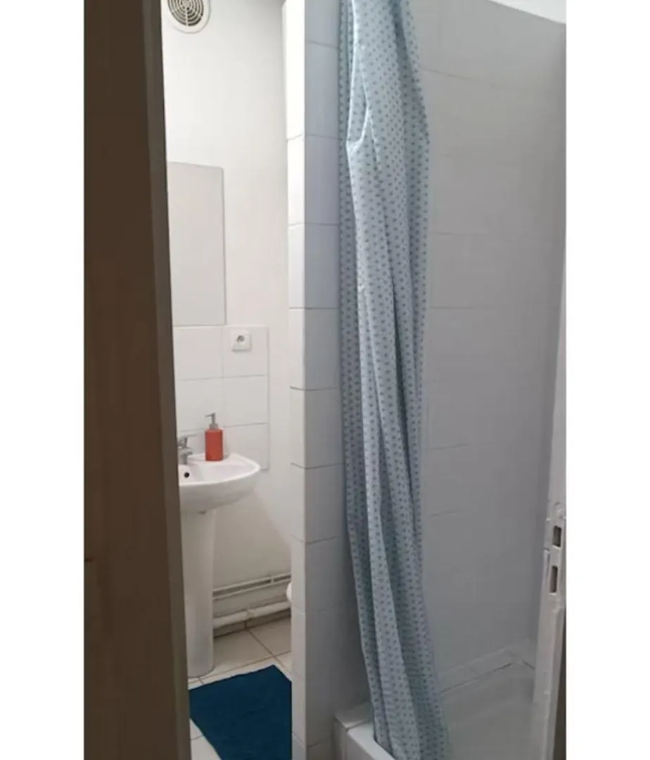 Joli Studio Lumineux Paris France